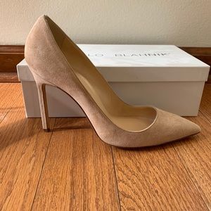 Manolo Blahnik BB 105 Nude Suede Pumps